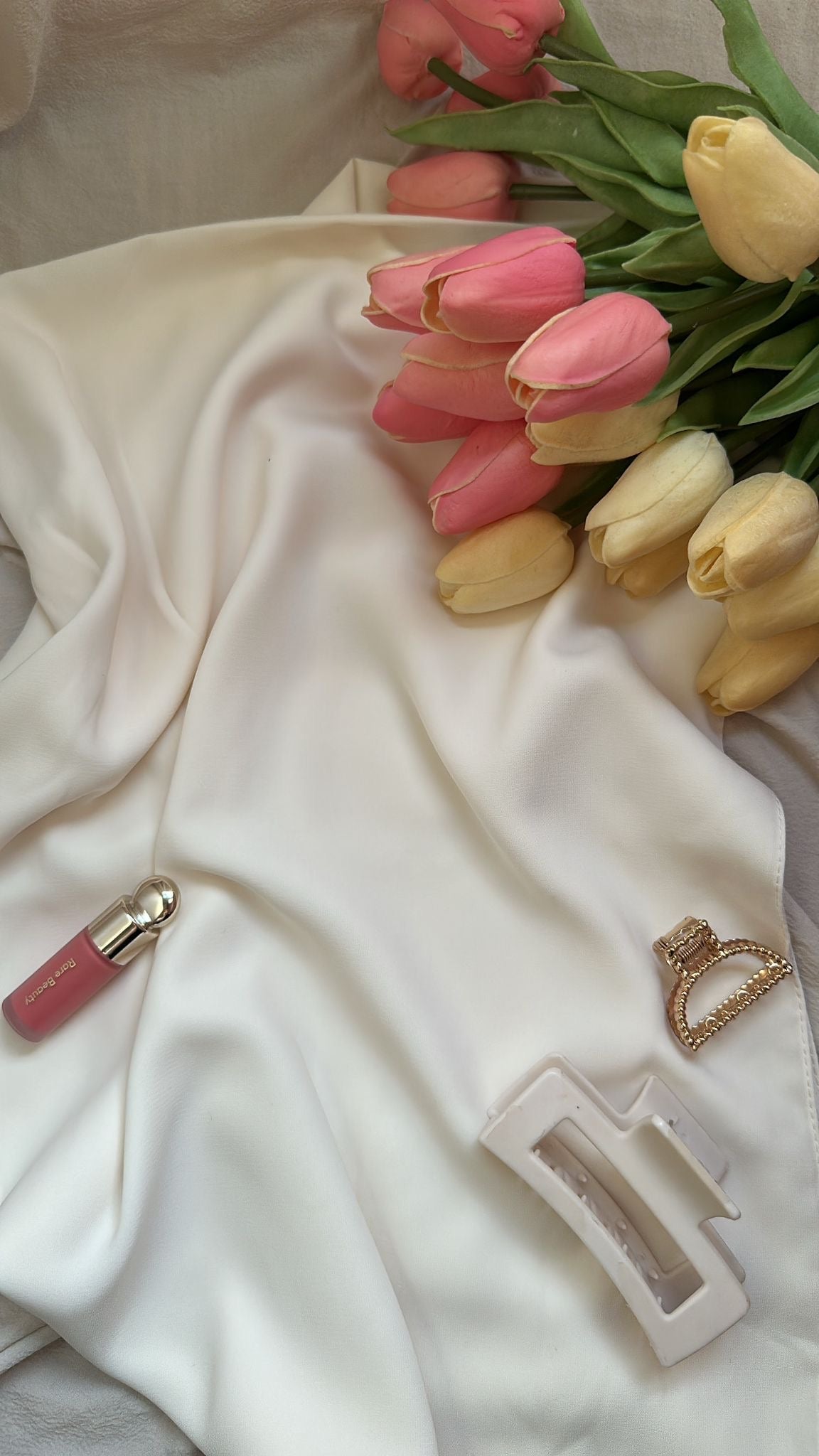 Hijab Soie de Médine Blanc Pur – Simplicité & Élégance