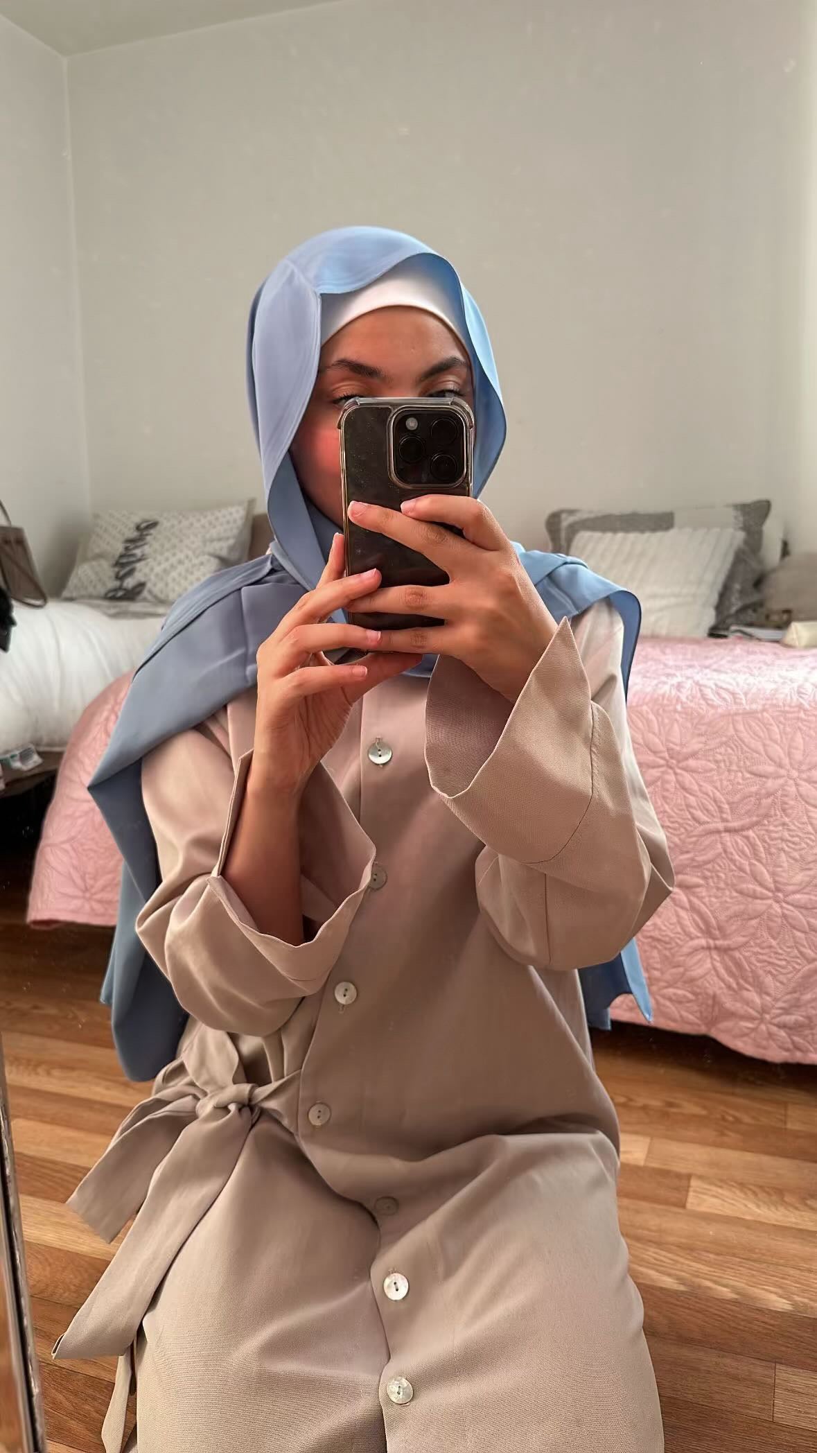 Hijab Soie de Médine Bleu Azur – Fraîcheur & Raffinement
